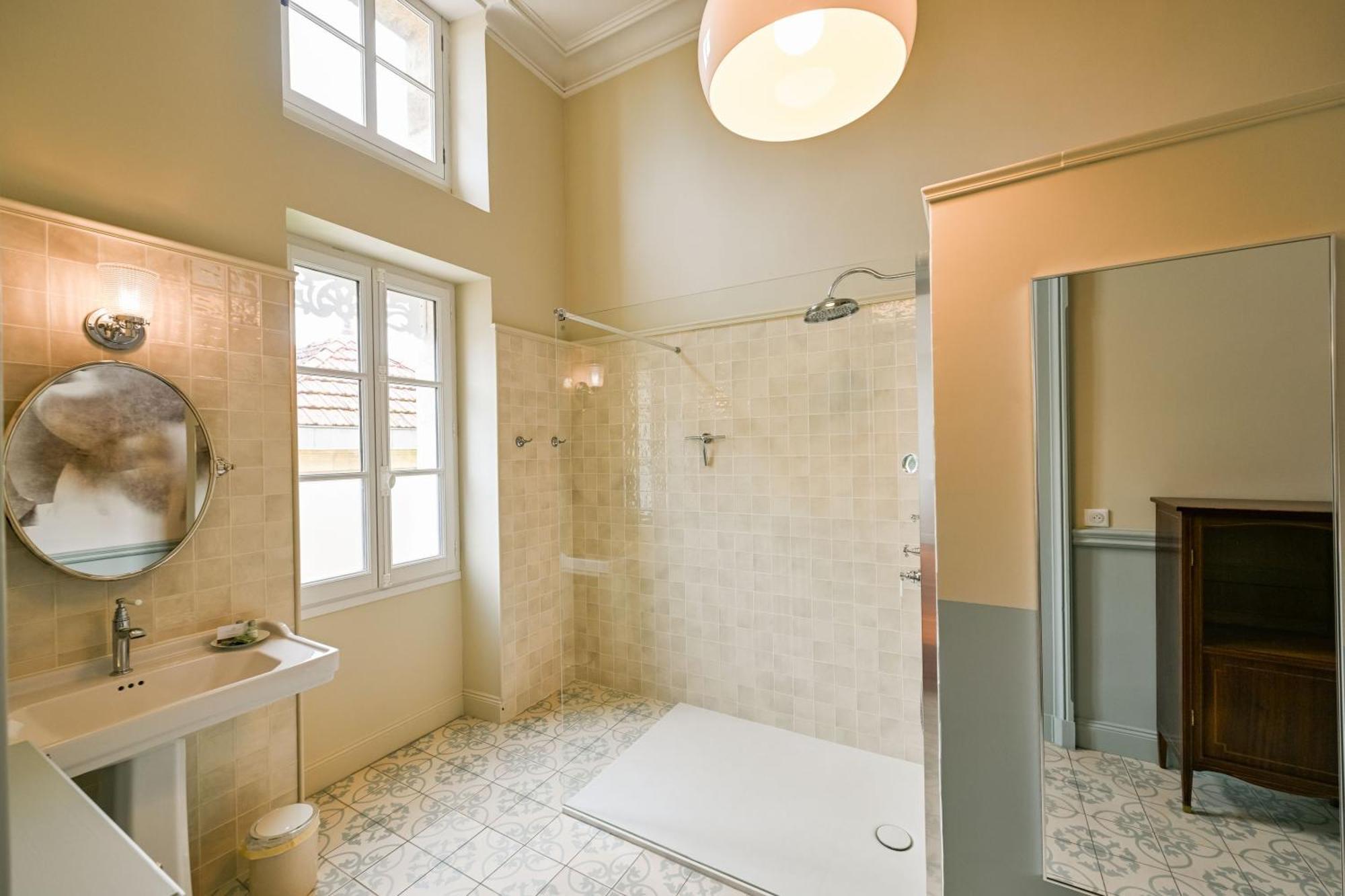 De L'Art A La Maniere - Chambre D'Hotes De Charme - 2 Suites Haut De Gamme - Ideal Couple & Famille - Piscine - Terrasse - Calme - 15Min Saint-Emilion - Experience Restauration D'Oeuvre D'Art Branne  Εξωτερικό φωτογραφία