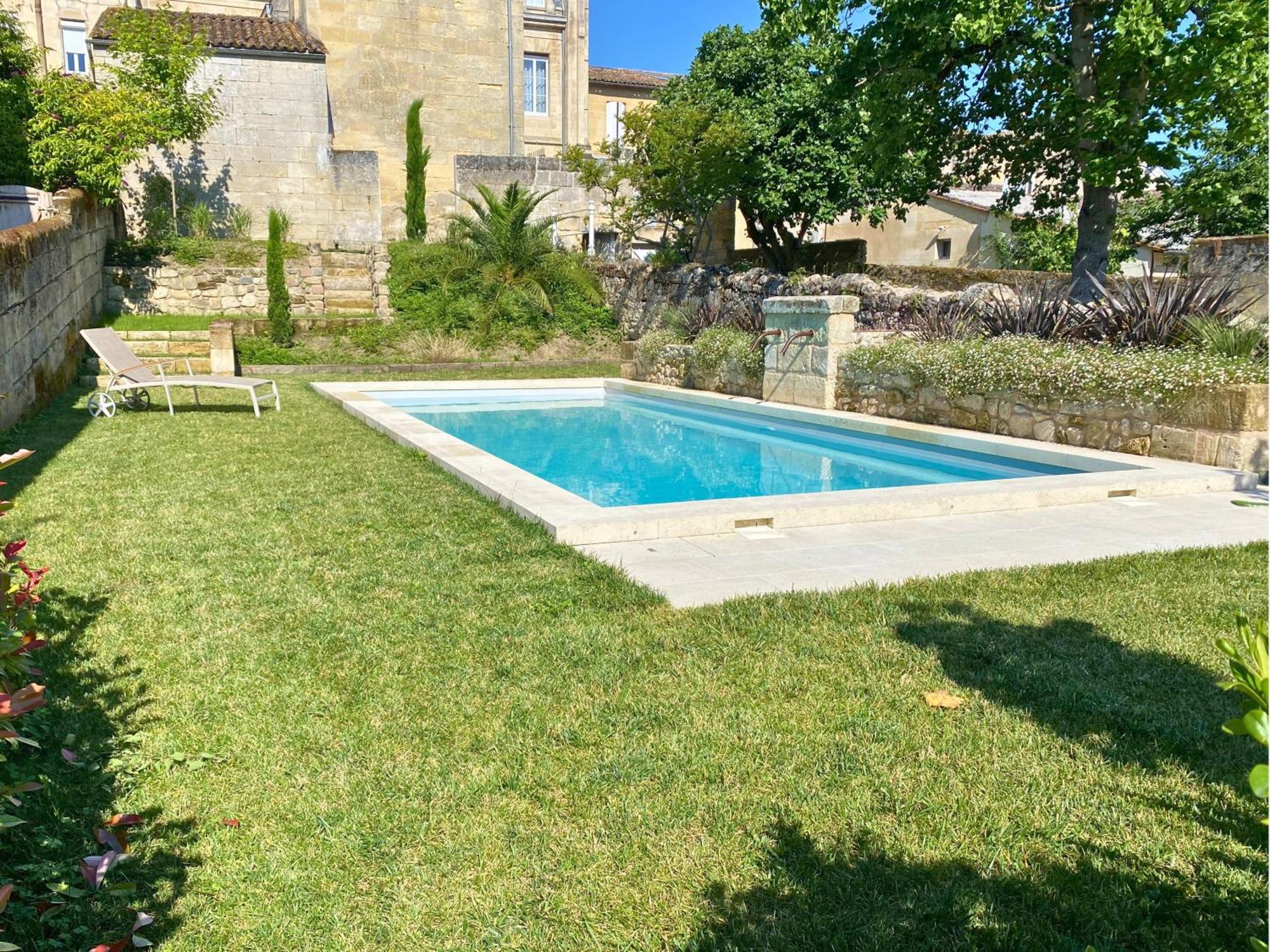 De L'Art A La Maniere - Chambre D'Hotes De Charme - 2 Suites Haut De Gamme - Ideal Couple & Famille - Piscine - Terrasse - Calme - 15Min Saint-Emilion - Experience Restauration D'Oeuvre D'Art Branne  Εξωτερικό φωτογραφία